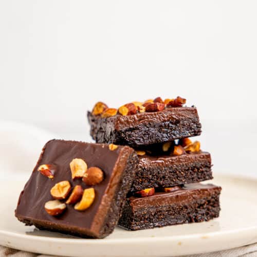 Four No-Bake Brownies stacked on a plate.