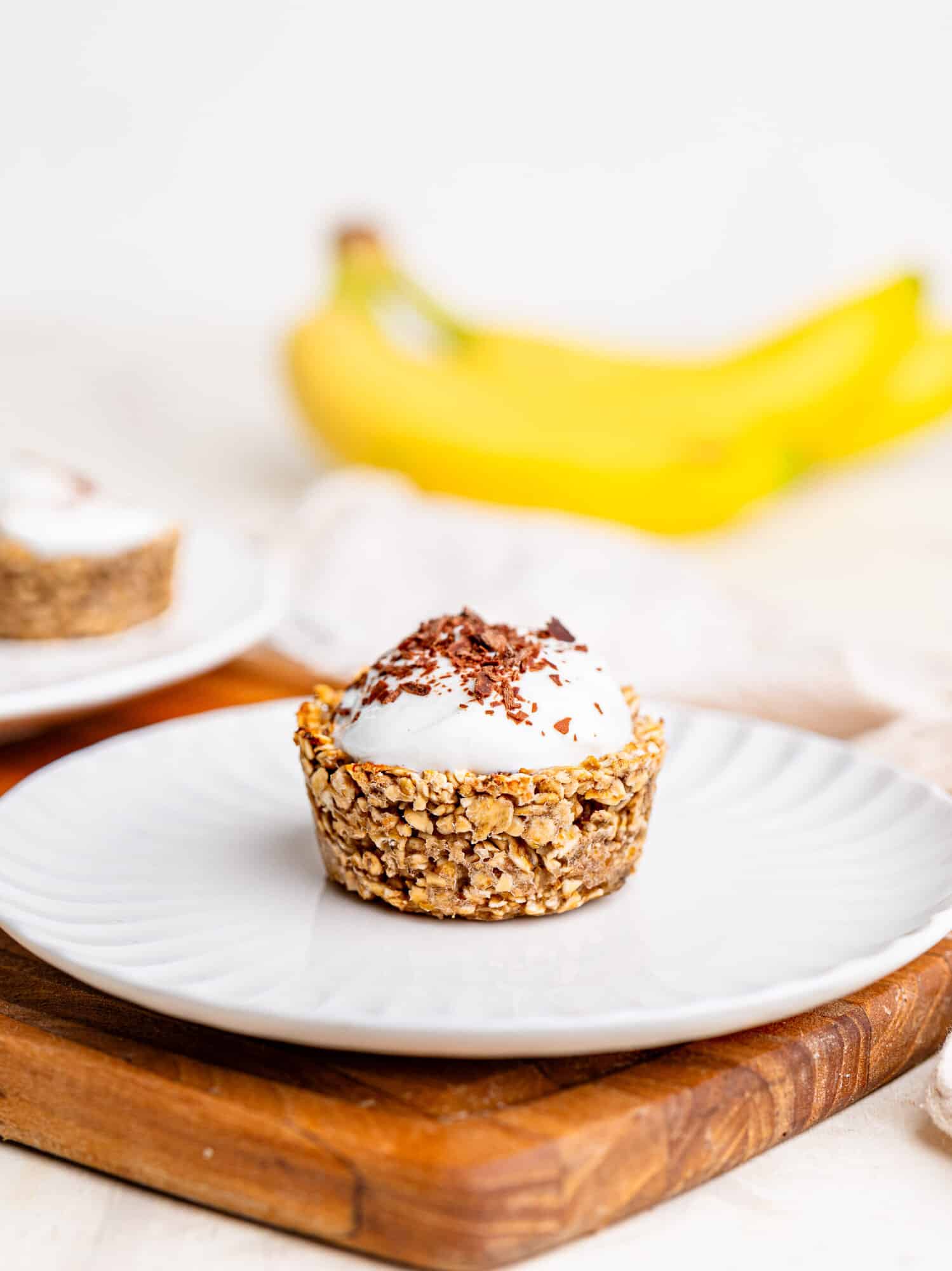 Mini Banoffee Pies that are easy to make and healthy! They're vegan and gluten-free.