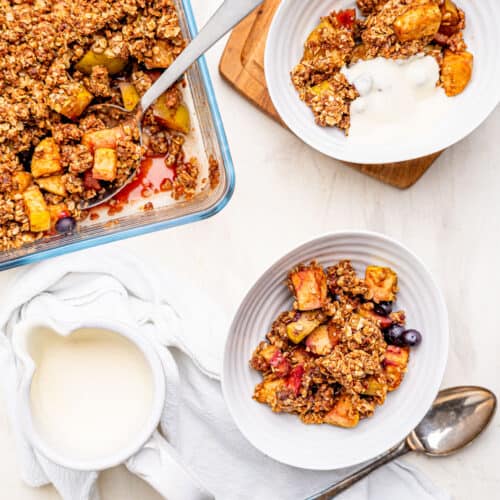 Easy and healthy blueberry apple crumble.