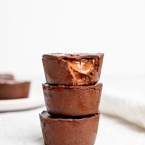 Easy & Healthy No-Bake Mini Triple Chocolate Cheesecakes.