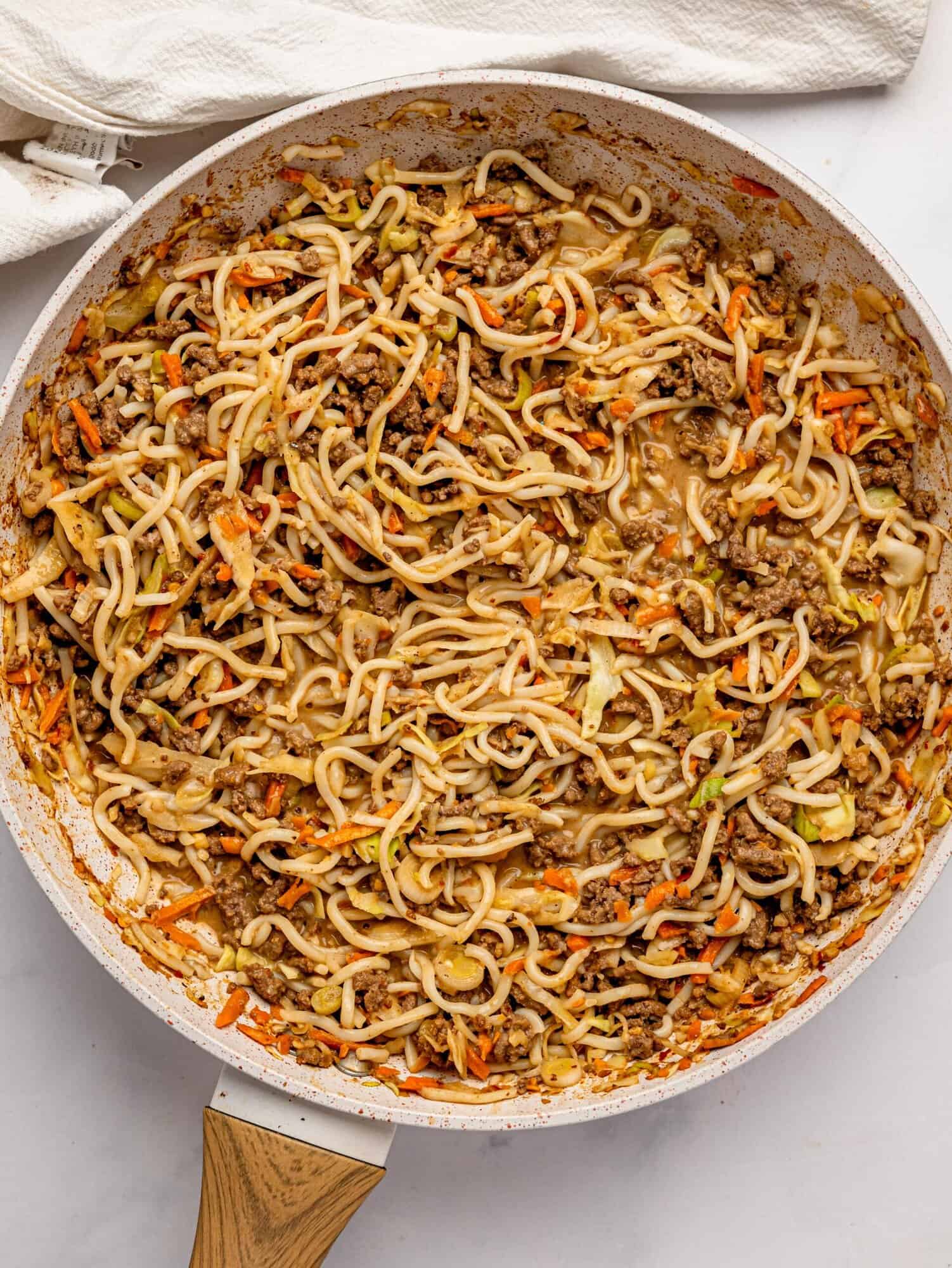 Ramen noodles with ground beef in a frying pan.
