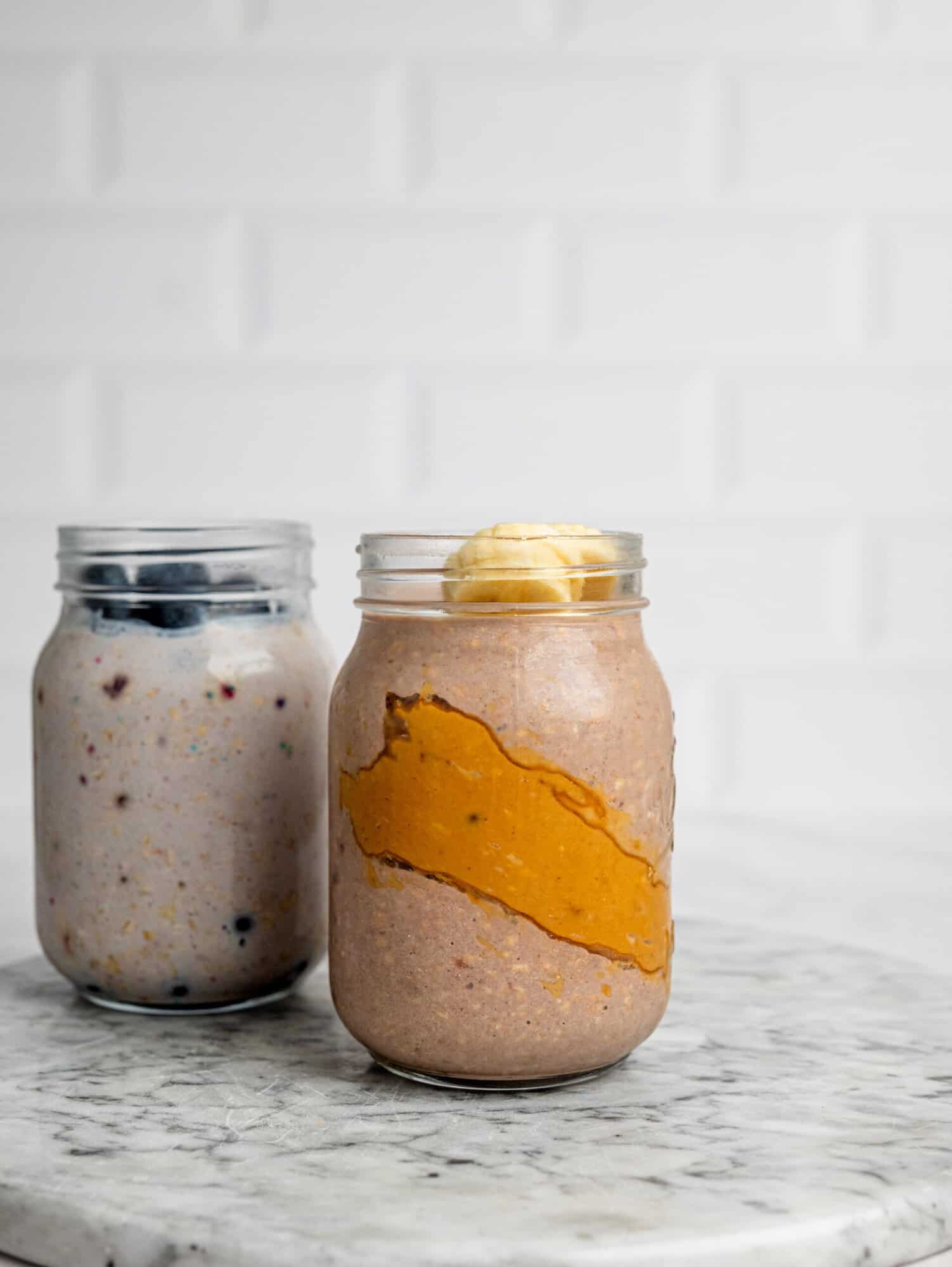 Chocolate and blueberry overnight oats Chocolate and blueberry overnight oats with protein powder in jars.